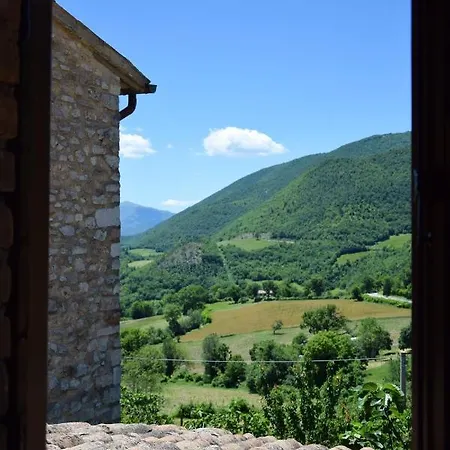 Apartment With 2 Bedrooms In Vallo Di Nera With Wonderful Mountain View Furnished Balcony And Wifi 50 Km From The Slopes Apartman *