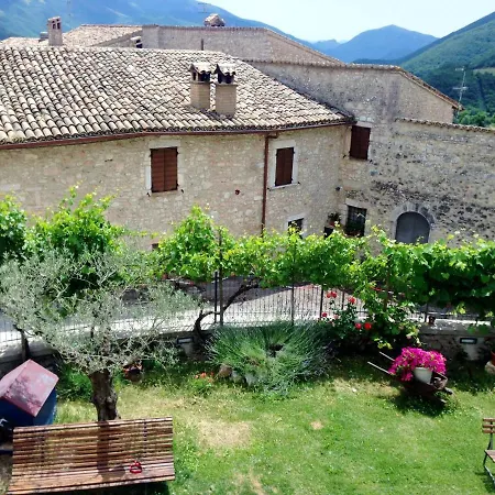 Apartman Apartment With 2 Bedrooms In Vallo Di Nera With Wonderful Mountain View Furnished Balcony And Wifi 50 Km From The Slopes Vallo di Nera