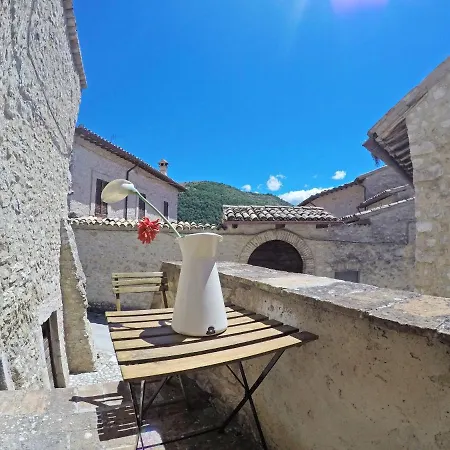 Apartment With 2 Bedrooms In Vallo Di Nera With Wonderful Mountain View Furnished Balcony And Wifi 50 Km From The Slopes Apartment