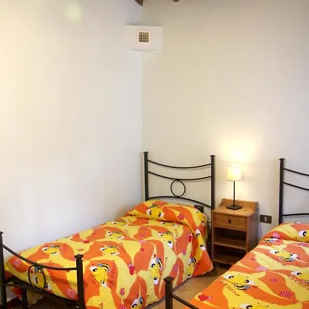 Apartment With 2 Bedrooms In Vallo Di Nera With Wonderful Mountain View Furnished Balcony And Wifi 50 Km From The Slopes Apartman Vallo di Nera